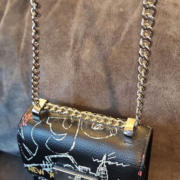 New! DKNY Graffiti Crossbody Bag With Bag Charms And Lock Purse Chain Adjustable - Picture 11 of 14